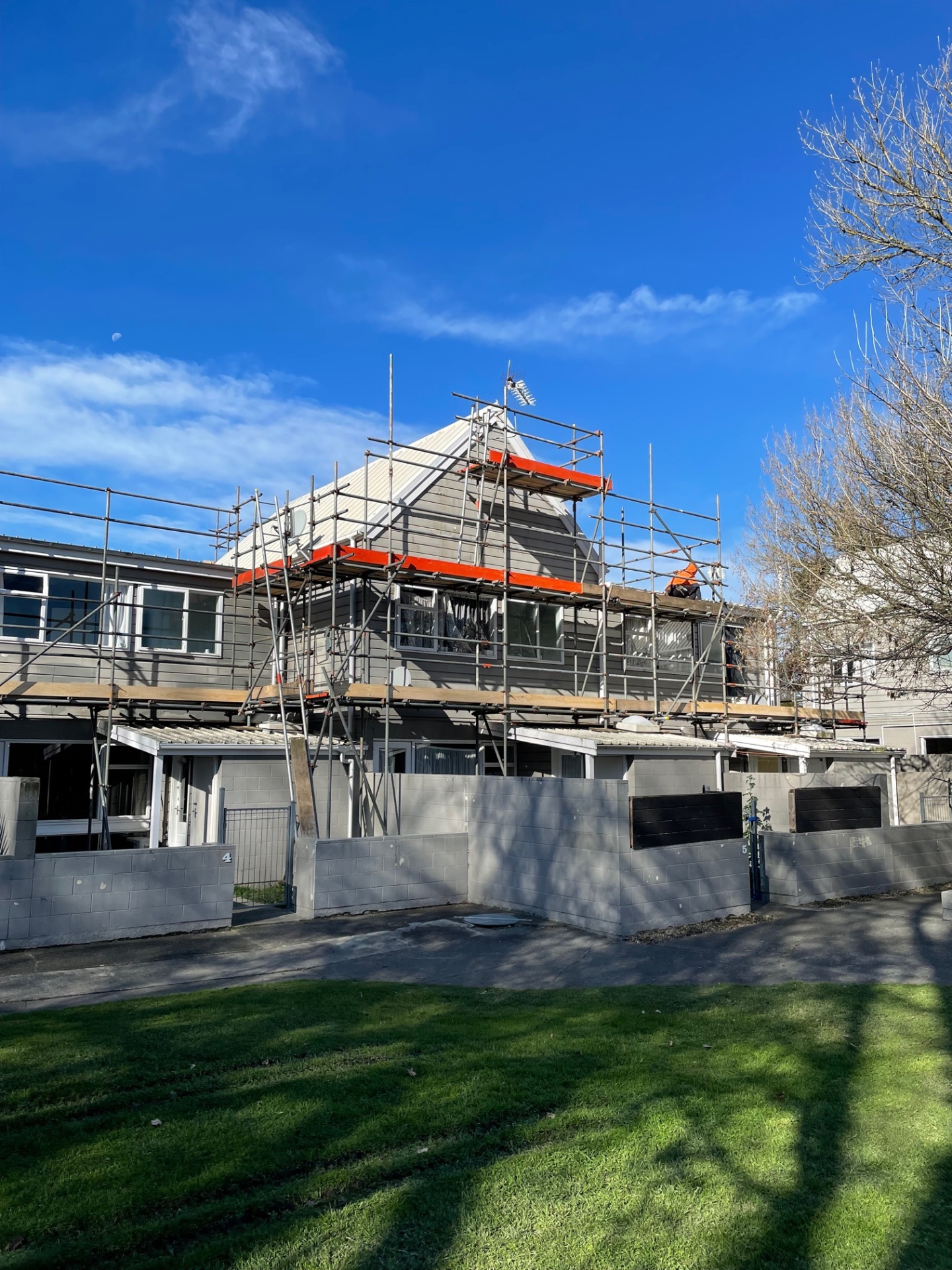 Mana Scaffolding crew on a two-storey Christchurch re-roof